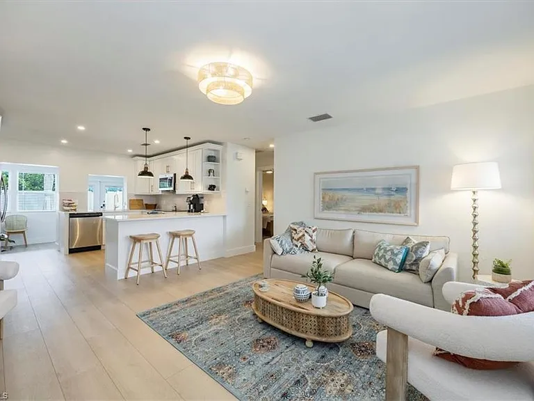 4523 Fluvia Ave — Photo 2