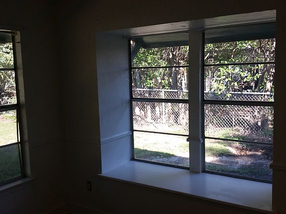 3rd image of 2903 Fir Park Dr
