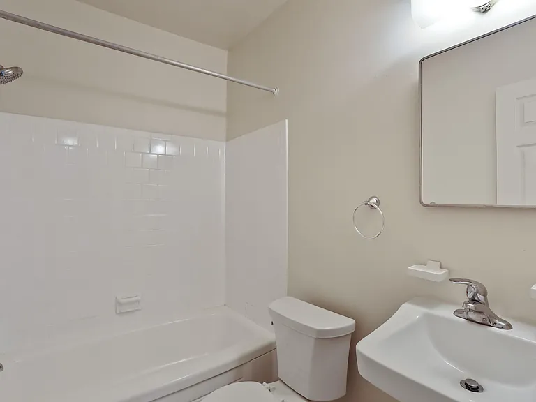 620 6th Ave #205 — Photo 11