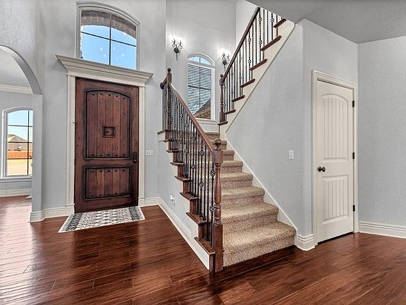 2nd image of 4204 W Woodview Dr