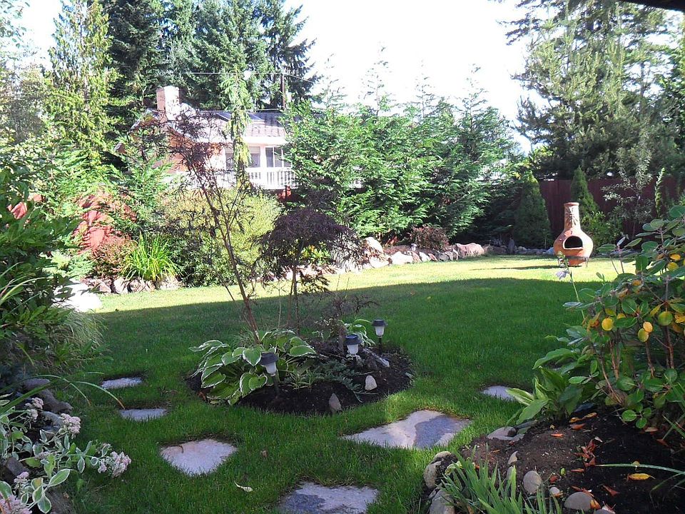 Beautifully Landscaped Back Yard
