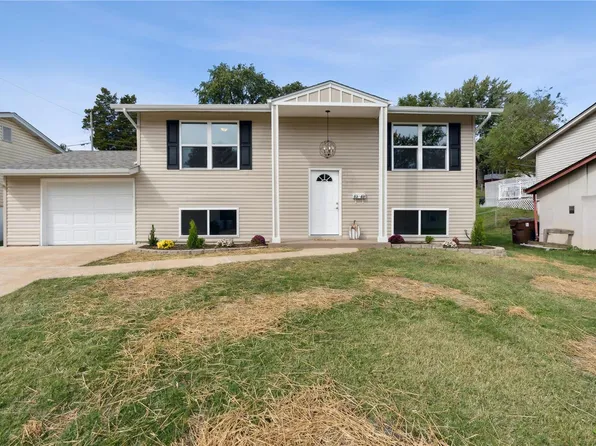 5360 Ville Rosa Ln, Hazelwood, MO 63042