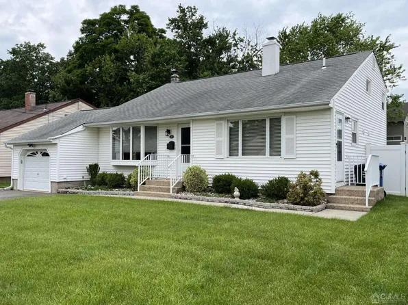18 Spencer Ave, Colonia, NJ 07067