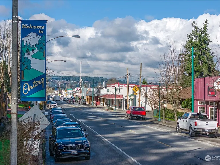 All amenities at your fingertips, 3 drive thru coffee stands, Legenday Donuts, Safeway and the small town feel of home.