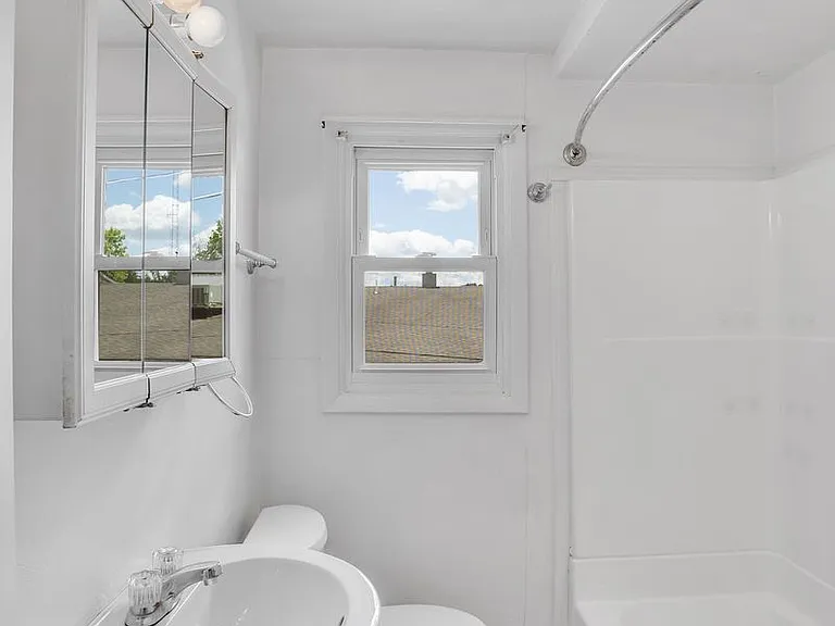 122 1st St #2 — Photo 20