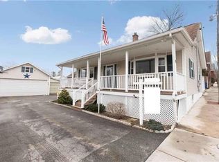 8 Summer St, Manville, RI 02838