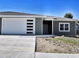 1408 1st St SE, Waverly, IA