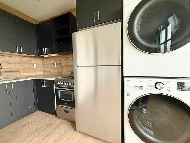 1667 Brooklyn Ave #5A — Photo 4