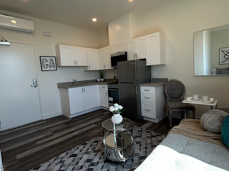 1012 E 25th St #204 — Photo 8