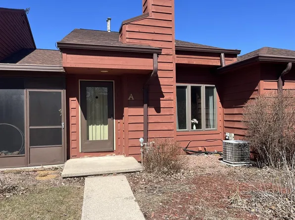 2240 Meadowbrook Court, Oshkosh, WI 54904