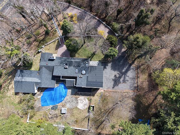 5th image of 549 Woodbury Road