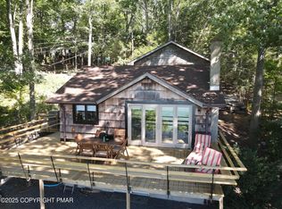 101 Antler Ridge Ct, Hawley, PA 18428