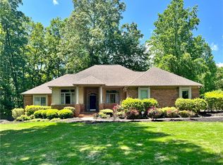 132 Loran Pointe Cir, Seneca, SC 29672