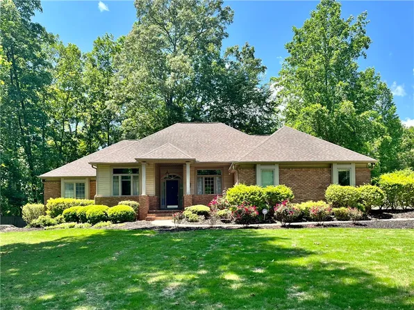 132 Loran Pointe Cir, Seneca, SC 29672