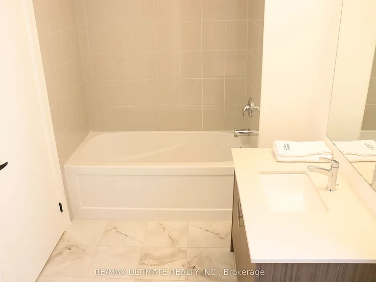 61 Flan Blvd — Photo 21