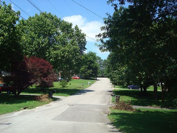 5th image of 111 Woodridge Dr