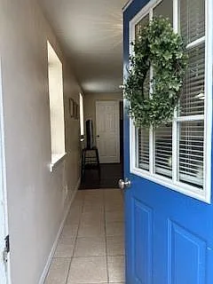 2 bed, 1.0 bath, 923 sqft, $1,285 — Photo 2