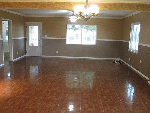 Front Unit: Living room/Dining