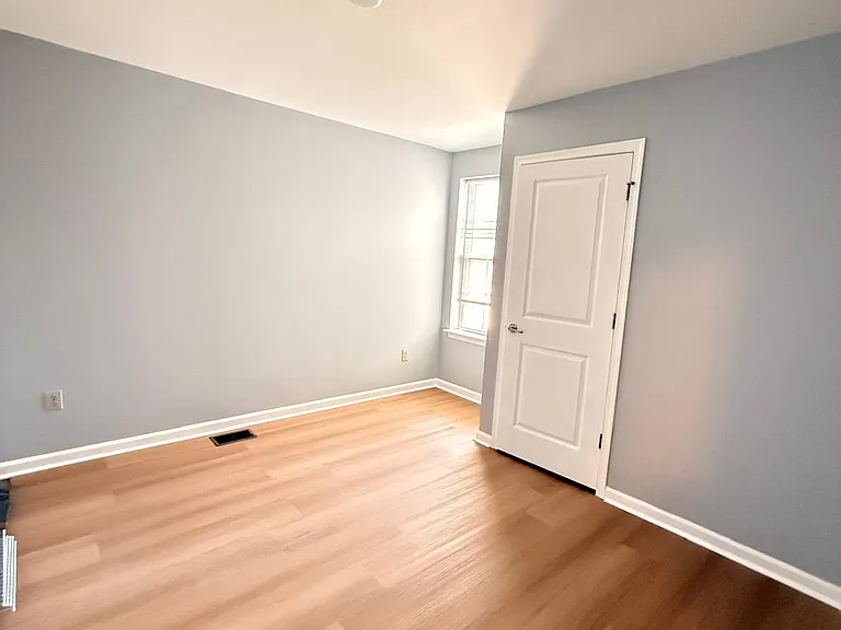 10 Rowand Way E — Photo 10