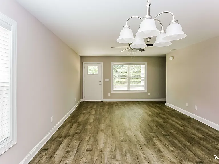1105 Rosewood Ave — Photo 6