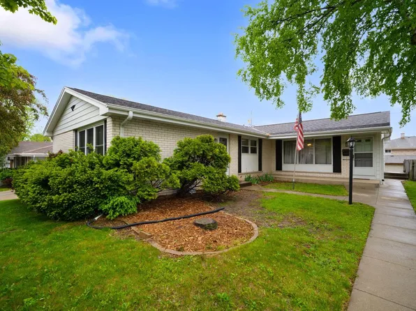 2016 Coronado STREET #2018, Waukesha, WI 53189