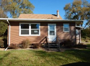 5653 Dix Rd, Coggon, IA 52218