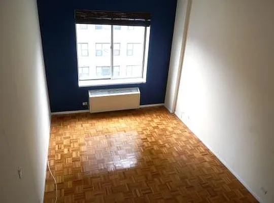 Rented by Siderow Residential Group | media 2