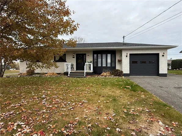 698 4th Ave, Grand Falls, NB E3Z 1A2