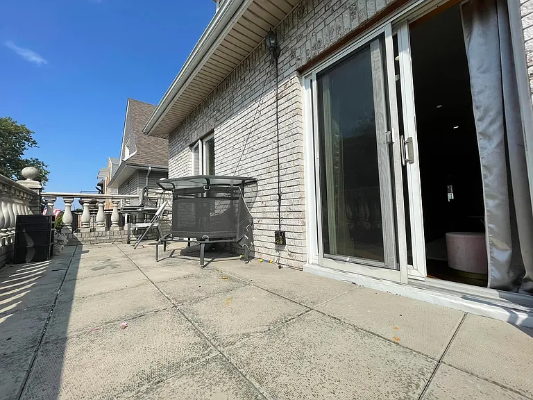 188 Bay 22nd St #2 — Photo 3