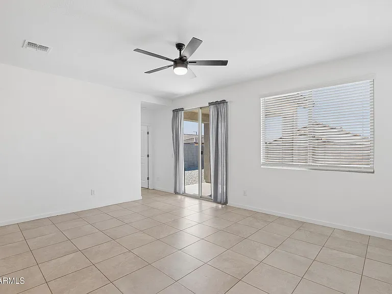 25293 W Wayland Dr — Photo 14