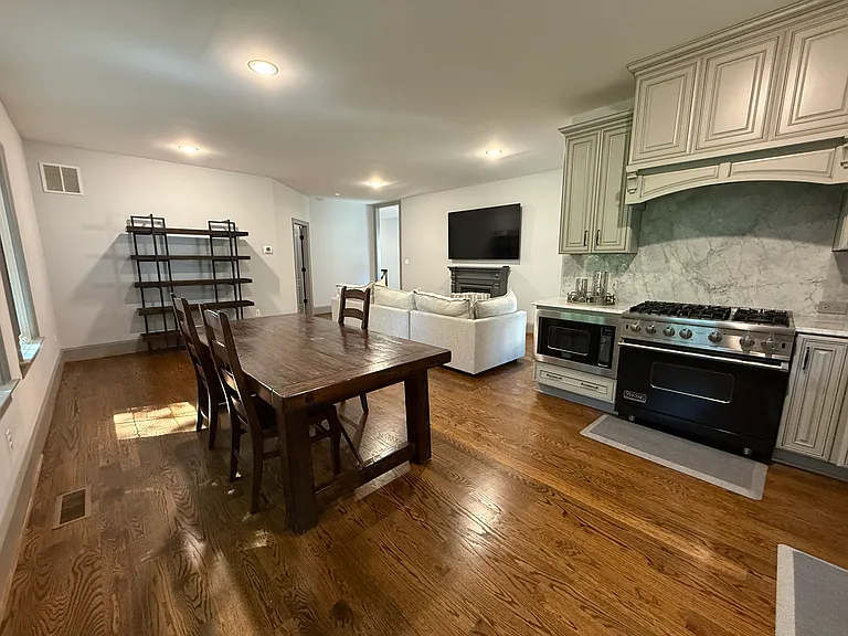 8747 Brook Rd — Photo 9
