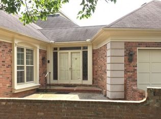 5906 Creighton Hill Rd, Windy Hills, KY 40207