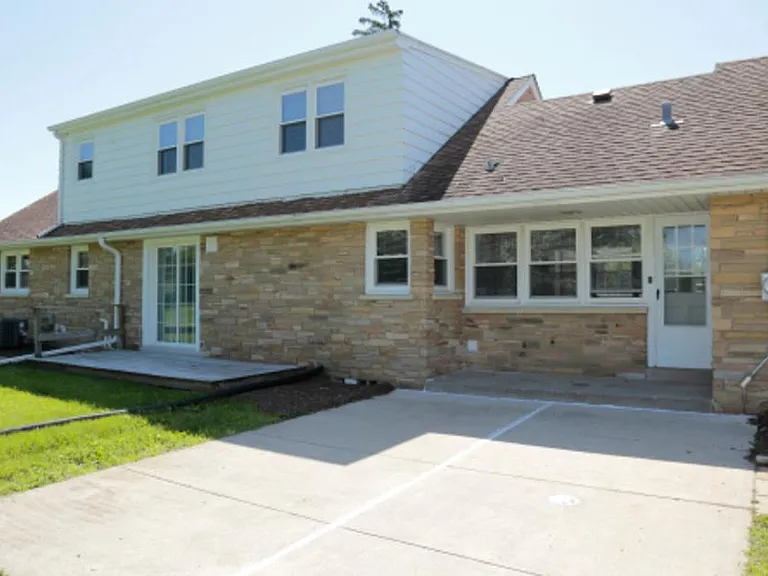 17350 W National Ave — Photo 3