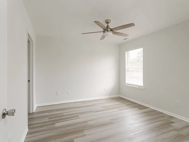 The Oakley at Spring Creek — Photo 25