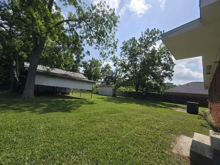 1824 Magnolia St — Photo 16