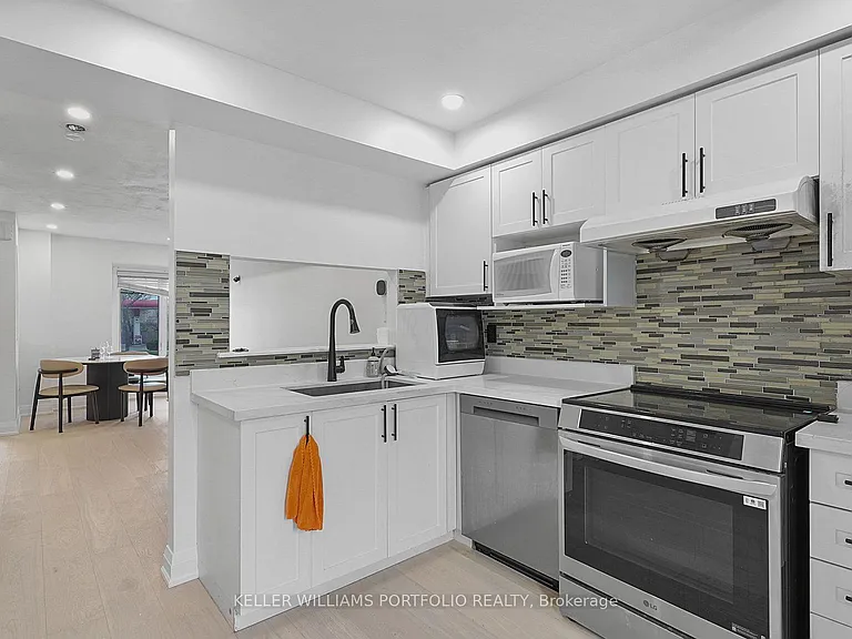 9542 Sheppard Ave E — Photo 11