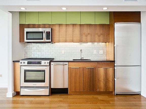 3rd image of 101 Bedford Ave APT D505