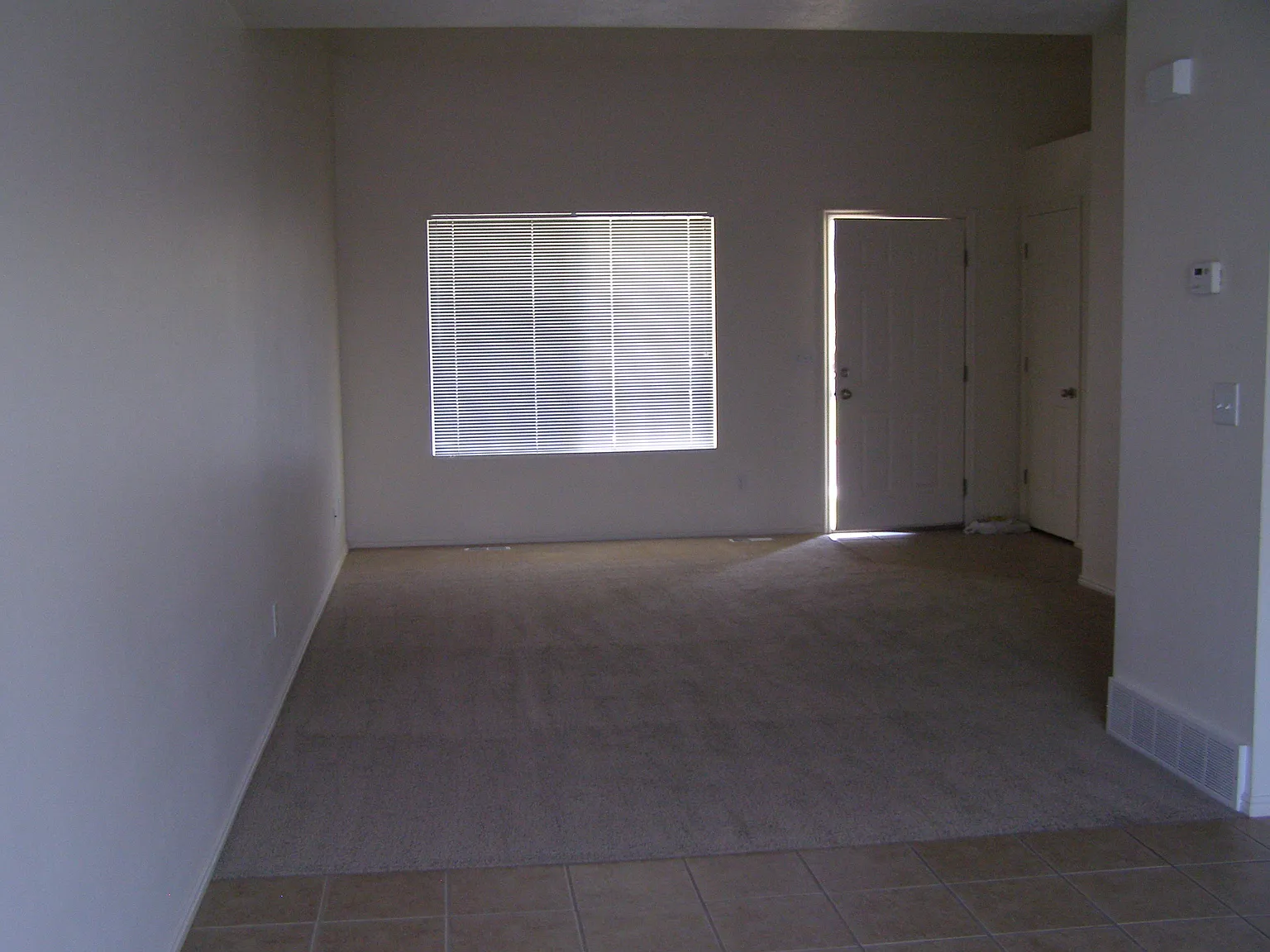 3 bed, 1.5 bath, 1400 sqft, $1,600 — Photo 2