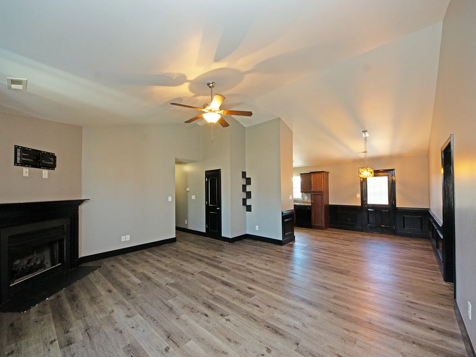 315 Basil Court - 1 — Photo 4
