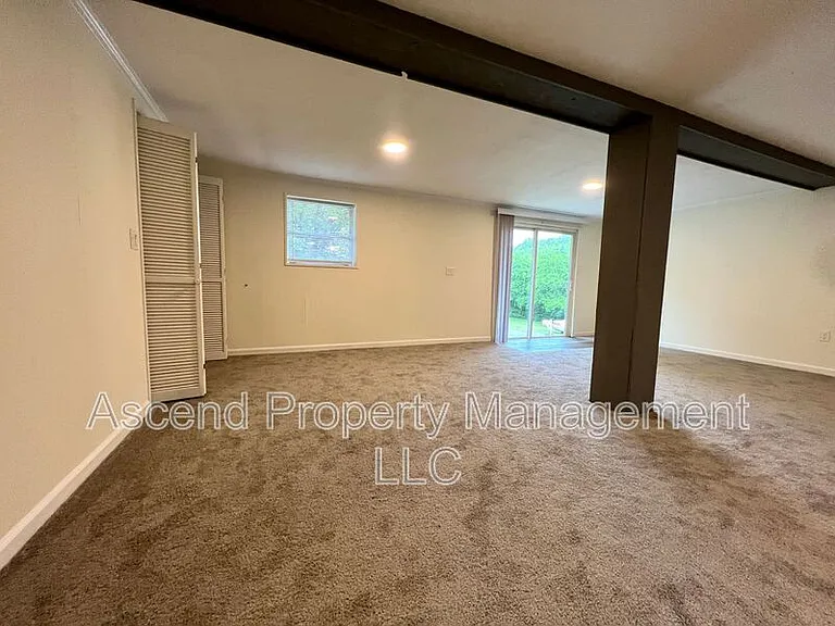 903 Valerie Ln — Photo 15