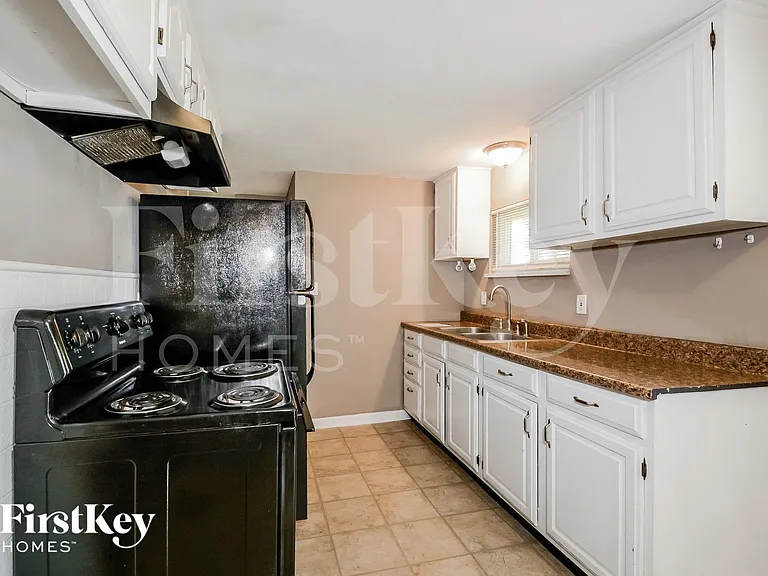 704 Highland Dr — Photo 8