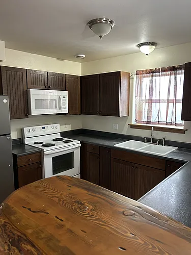492 Thomsen Ave Photo 1