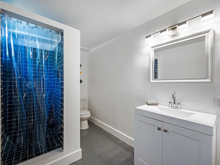 725 NE 7th St #B — Photo 10