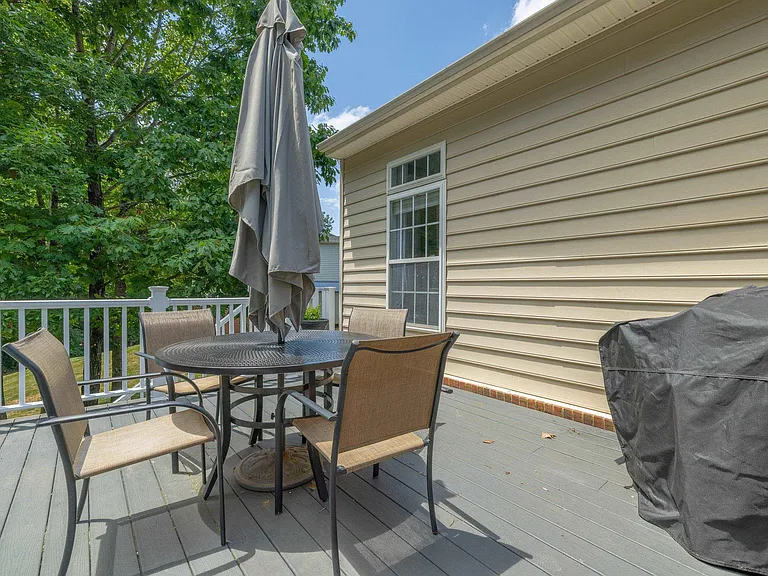 137 Whispering Woods Pl — Photo 14