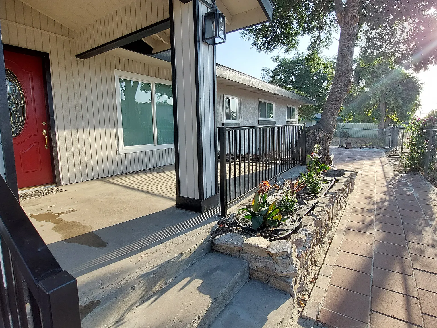 4 bed, 1937 sqft, $2,950 — Photo 2