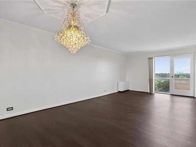 7320 Glenroie Ave #10E — Photo 14
