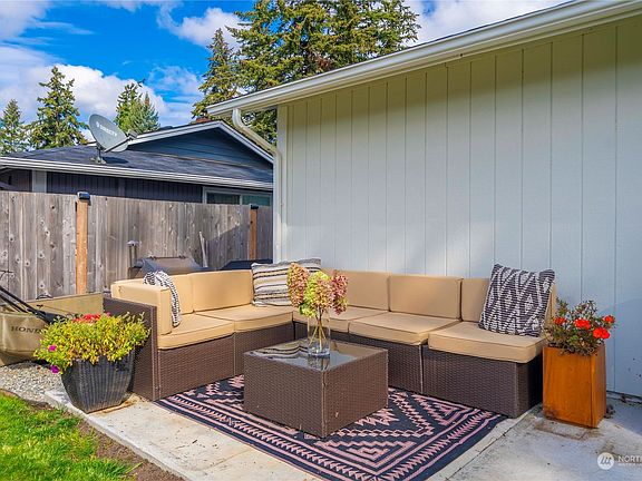 4th image of 16916 17th Avenue E