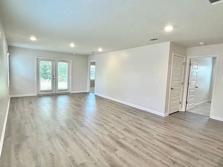 5386 Peach Dr — Photo 4
