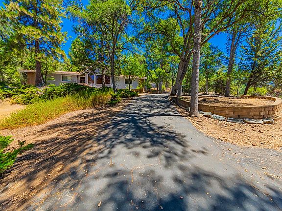 2nd image of 42395 Maples Ln