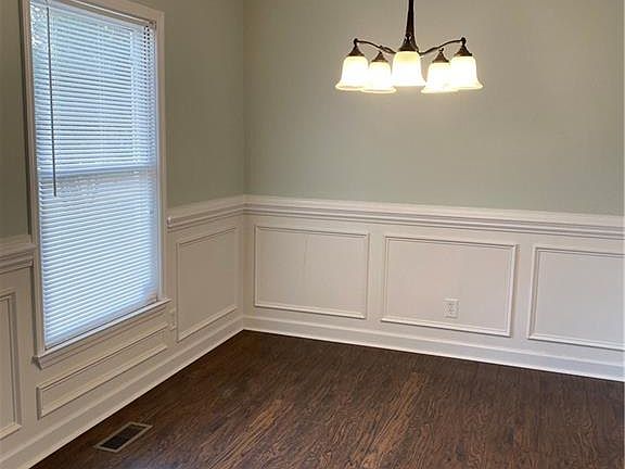 5th image of 2094 Lothbury Dr